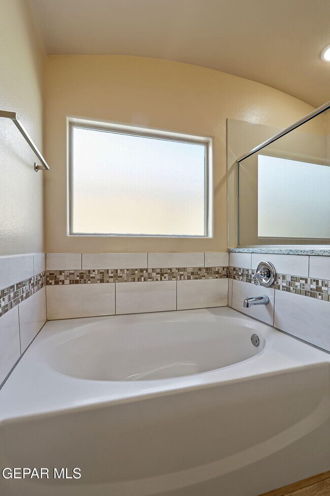 Building Photo - 3921 Desert Dunes Dr