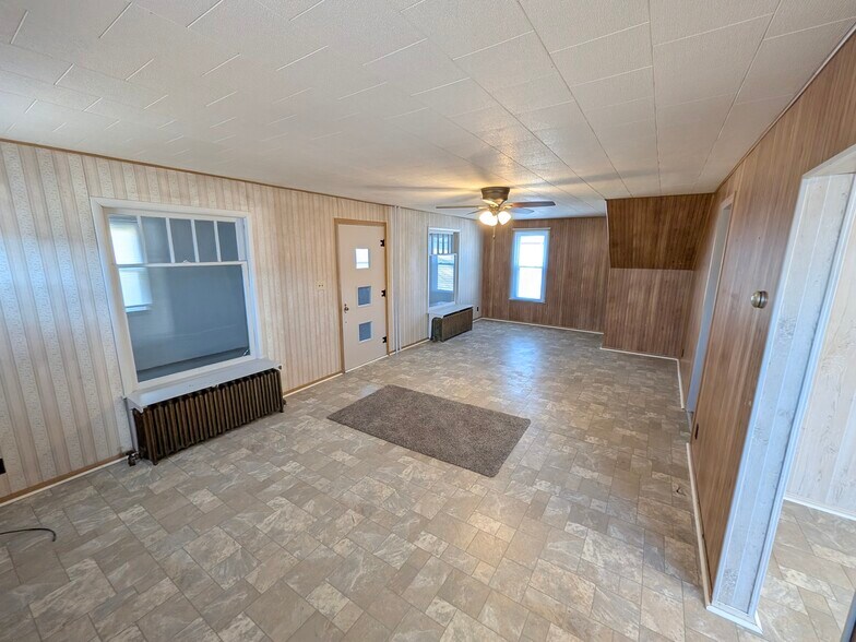 Living Room - 123 E North St