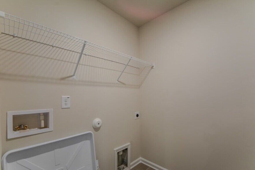Building Photo - 217 Brook Farm Ln