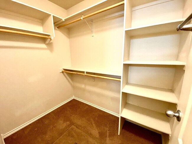 Building Photo - 3 bedroom 2 bath Walking Distance to Sage Valley Middle School