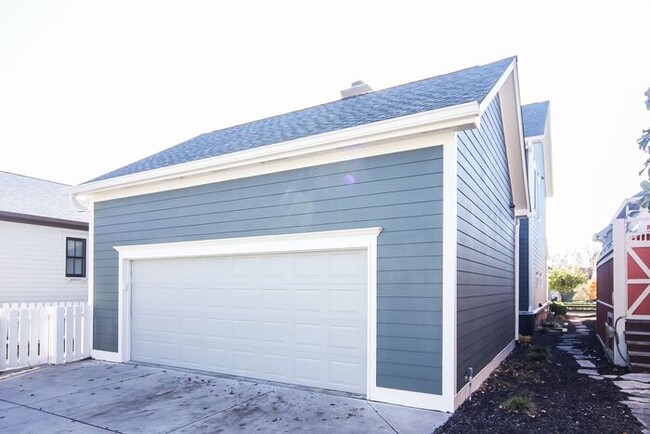 Building Photo - 3 Bedroom in Carmel's Village of West Clay