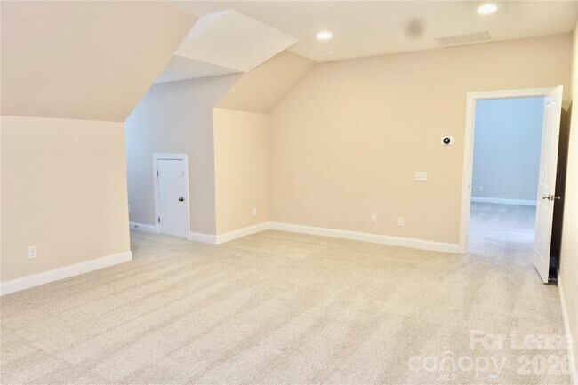 Building Photo - 10220 Vanguard Pkwy
