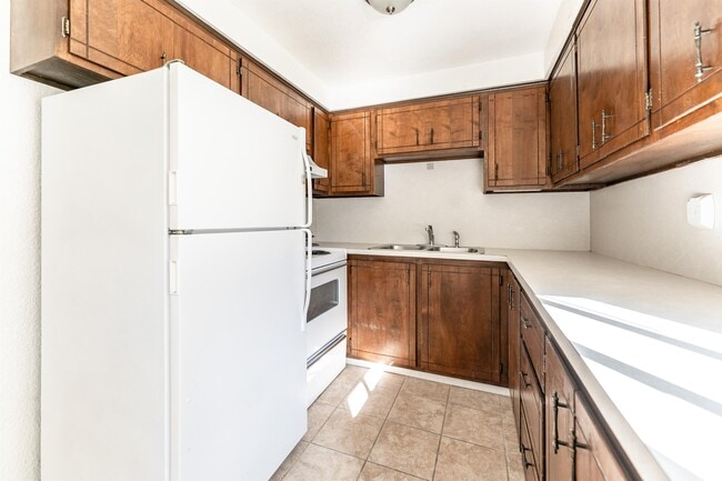 Building Photo - 180 E 100 N