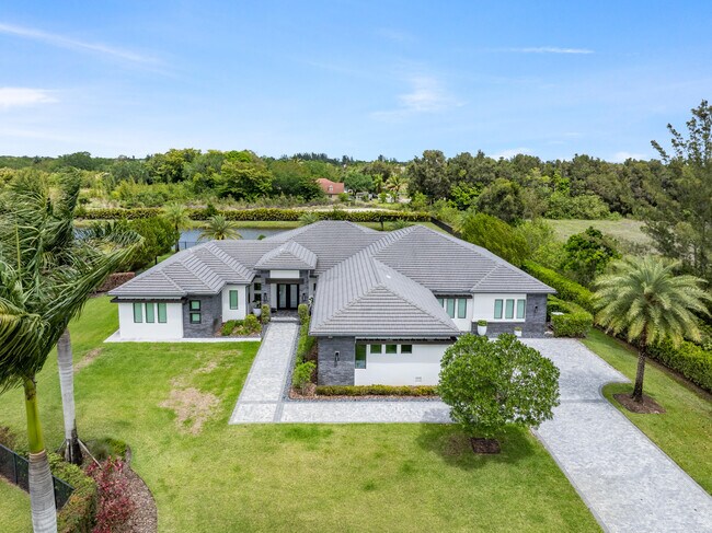 Building Photo - 17101 Magnolia Estates Dr