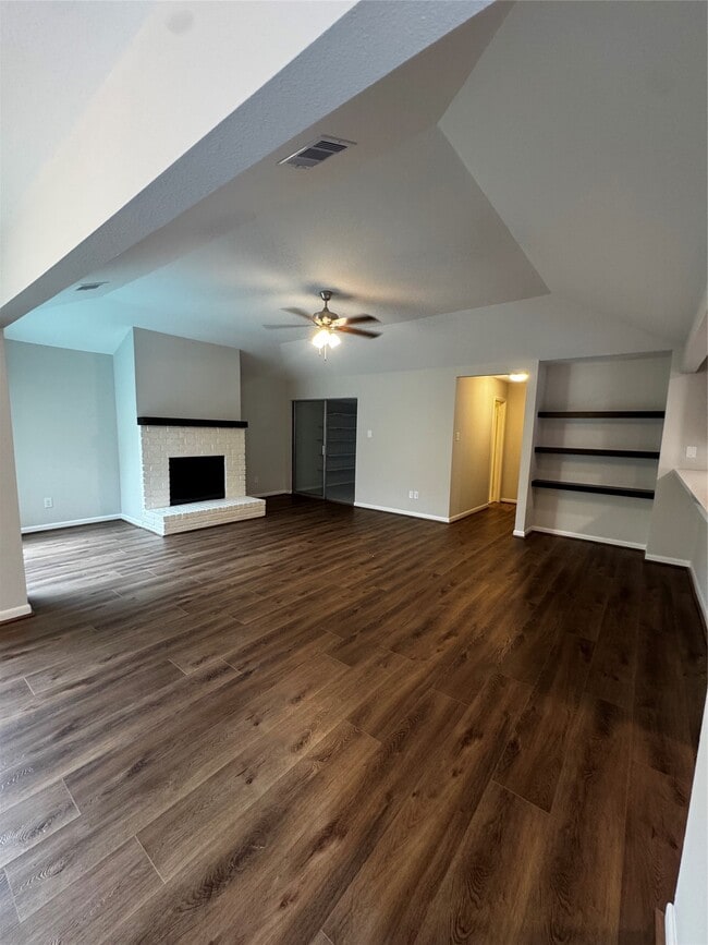 Building Photo - 8807 Belle Glen Dr