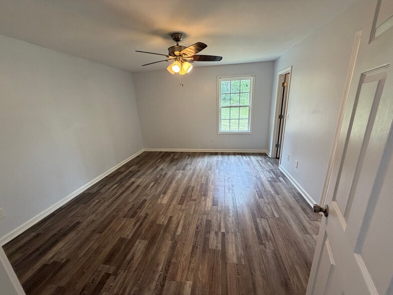 Building Photo - Room in House on Navajo Trail