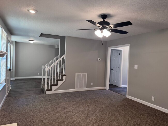 Building Photo - 130 Shady Maple Dr