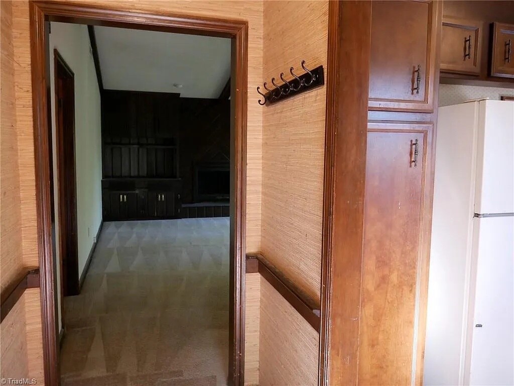Building Photo - 704 Aspen Trl