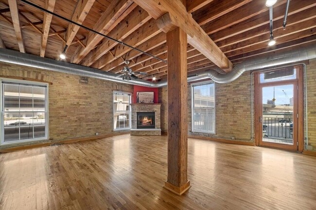 Building Photo - 418 N 3rd St