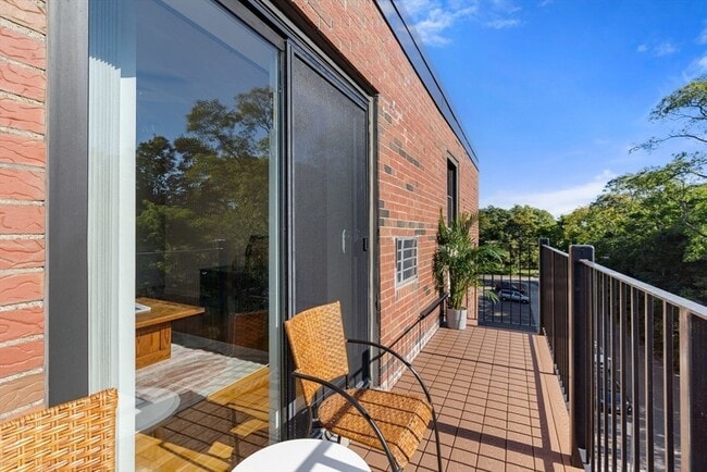 Building Photo - 22 Branchfield St