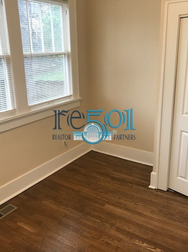 Building Photo - *New Price*  Newly Renovated Immaculate Co...