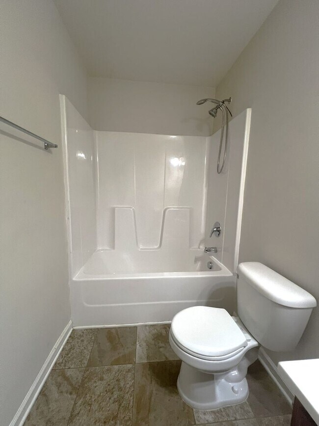 Building Photo - LAKE FOREST VILLAGE