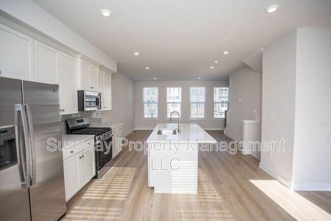 Building Photo - 8 Foxwood Dr