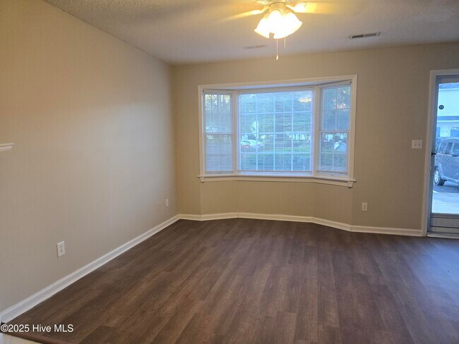 Building Photo - 3807 Sterling Pointe Dr
