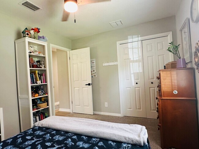 Building Photo - Spacious 6-Bedroom Rental in Spanish Point...