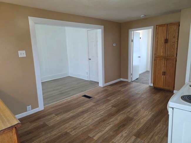 Building Photo - Remodeled 3-Bedroom, 1-Bathroom Home with Basement & Garage – $1,550/Month | Accepting Section 8