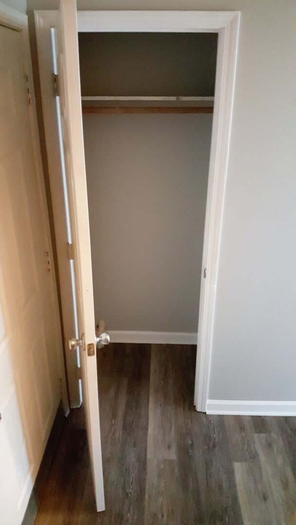 Building Photo - 8 - Hamilton Place