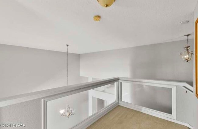 Building Photo - 3 bed 2 bath Townhome