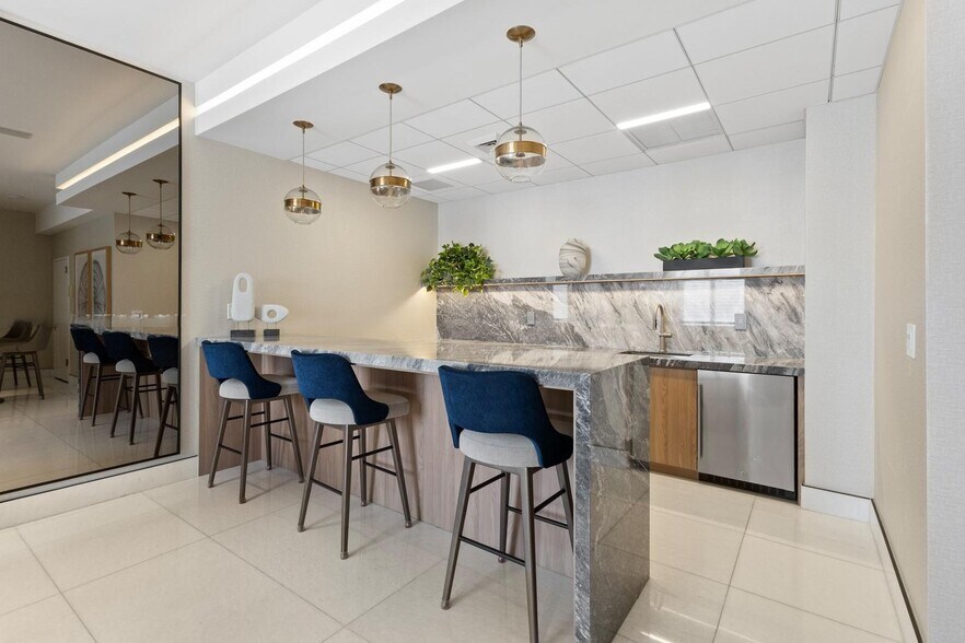 Building Photo - 888 Brickell Key Dr