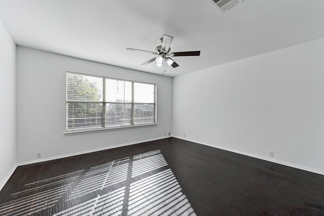 Building Photo - 480 Camelia Pkwy