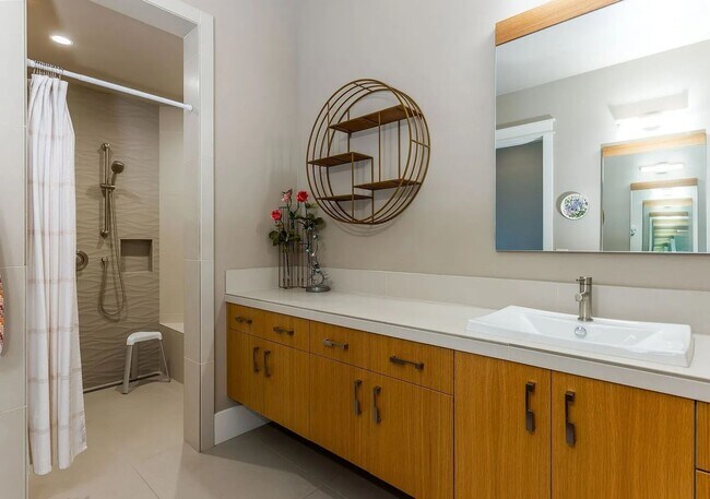 Building Photo - Spacious Tetherow Home with Community Amenities