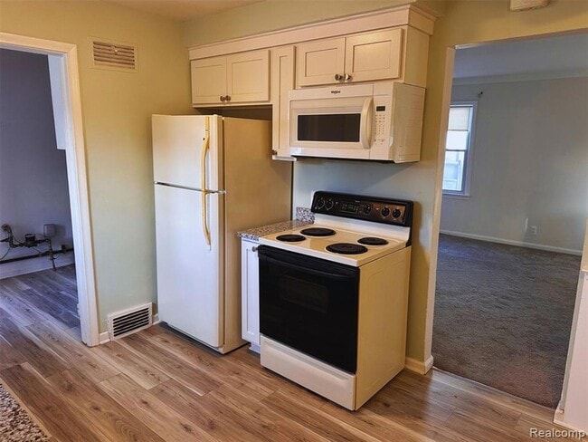 Building Photo - 110 Hamata Ave