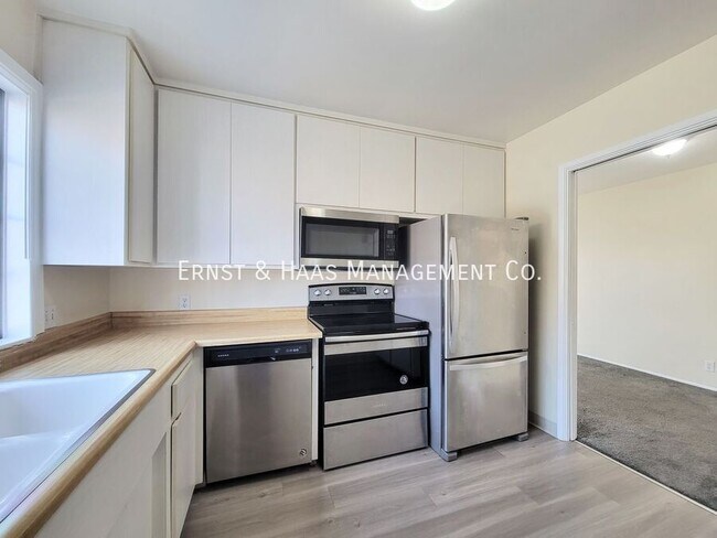 Building Photo - 21 Alamitos Ave