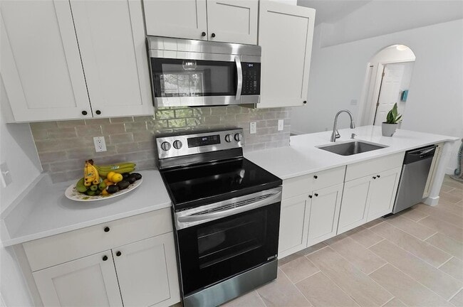 Building Photo - 64 Radcliffe Dr