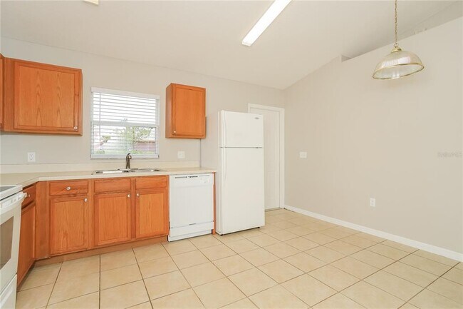 Building Photo - 350 Lauderdale Ct