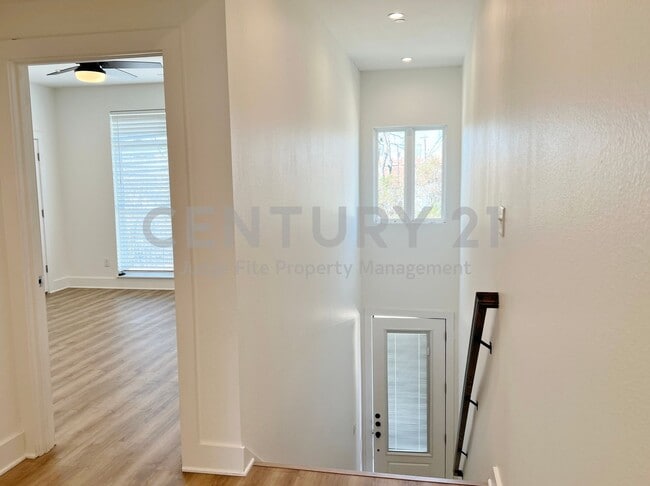 Building Photo - MOVE-IN SPECIAL: $500.00 off your 2nd full month's rent if lease signed by 3/1/26!