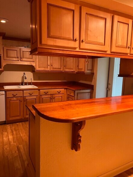 Building Photo - 820 Bartsch Ln