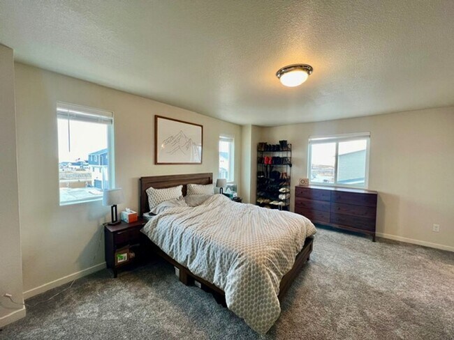 Building Photo - Gorgeous modern carriage style home available in Banning Lewis Ranch!