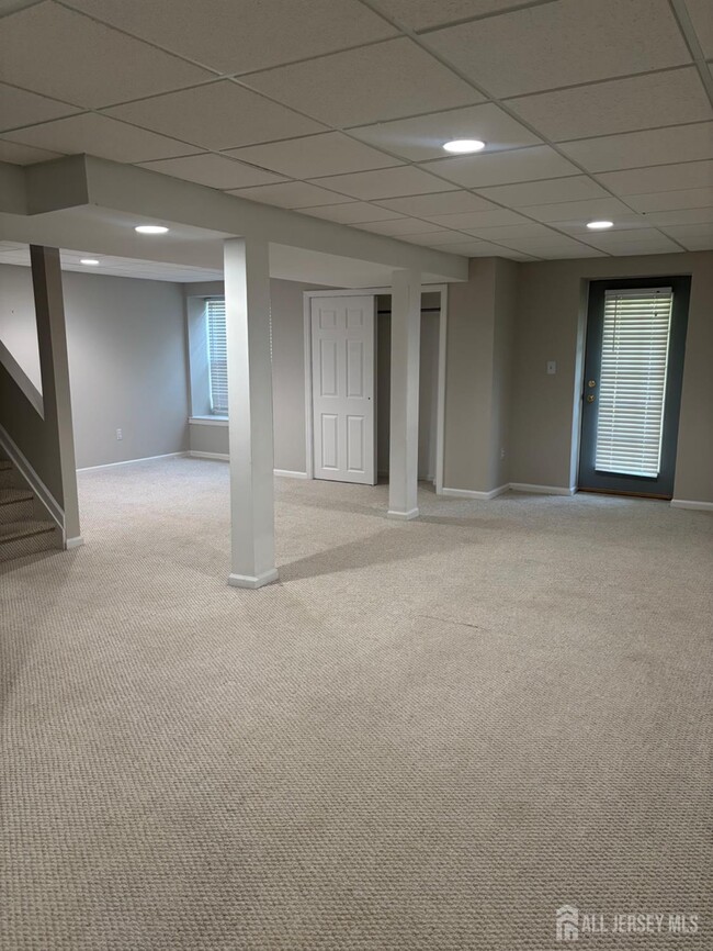 Building Photo - 131 Murray Dr