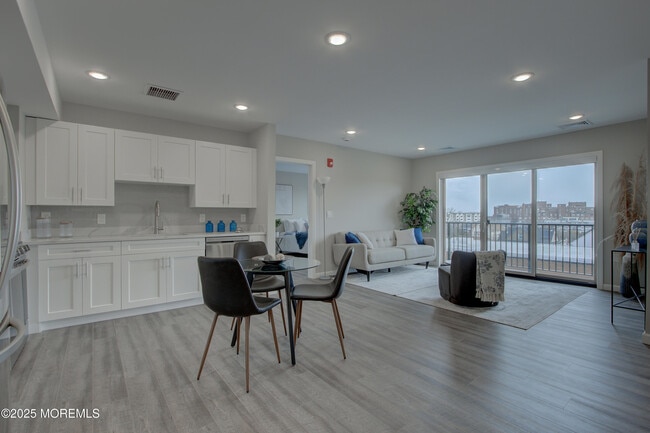 Building Photo - 258 Morris Ave