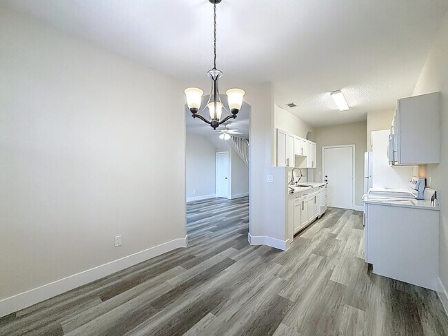 Building Photo - 1010 Seminole Palms Dr