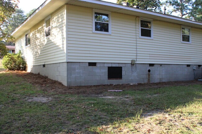 Building Photo - 3332 Hillis Rd