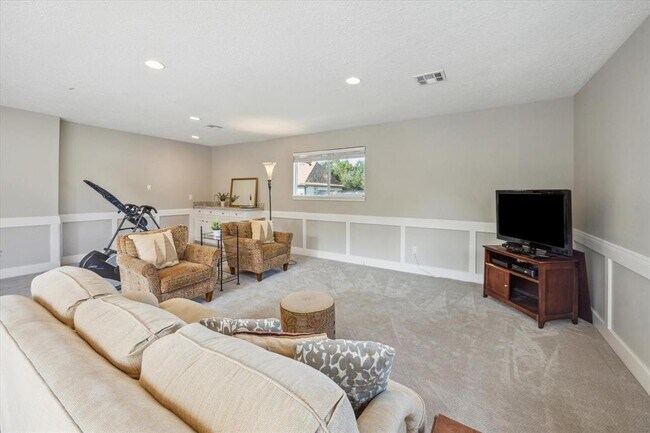 Building Photo - 1122 Daria Dr