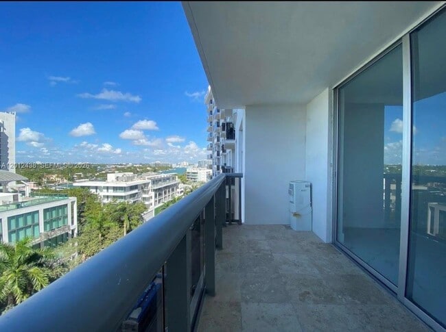 Building Photo - 6039 Collins Ave