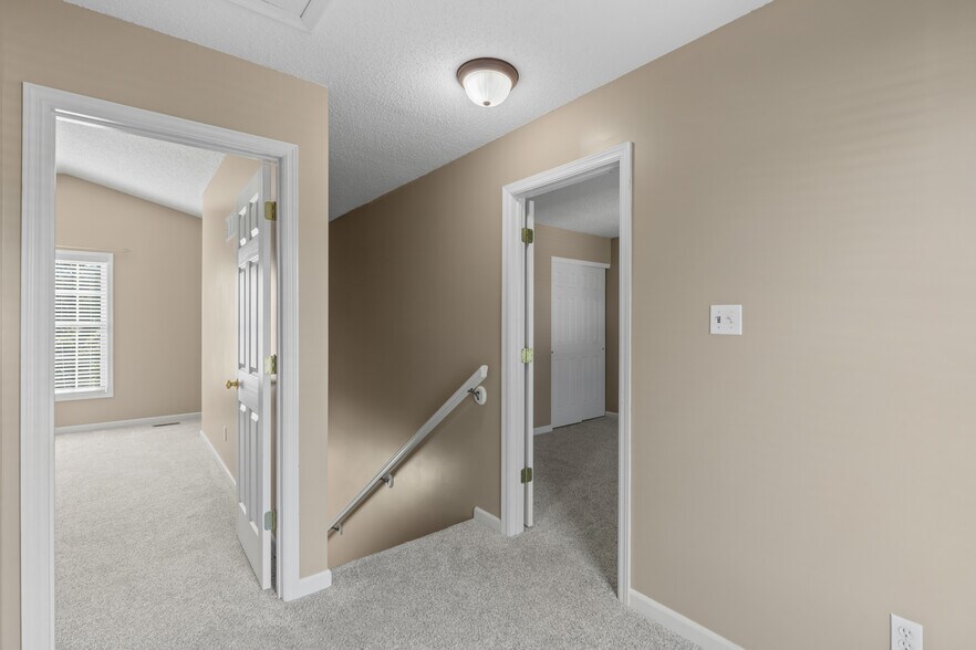 Building Photo - 576 Donna Marie Dr