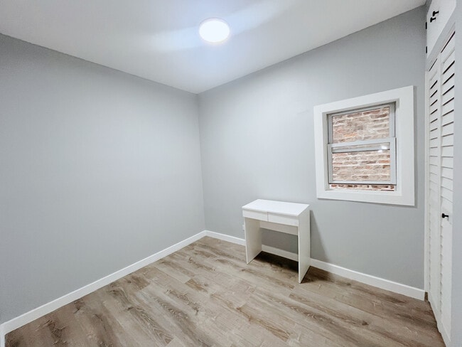 Building Photo - 522 W 31st St