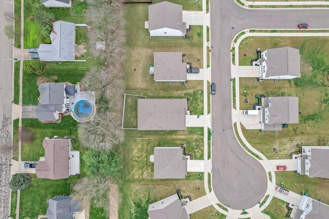 Building Photo - 383 Kells Ct E