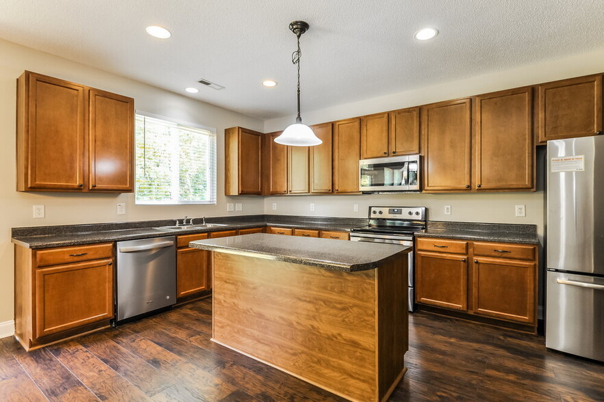 Building Photo - 133 Smart Ct