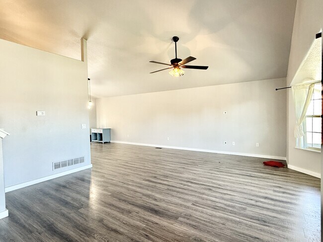 Building Photo - 3325 Crazy Horse Dr