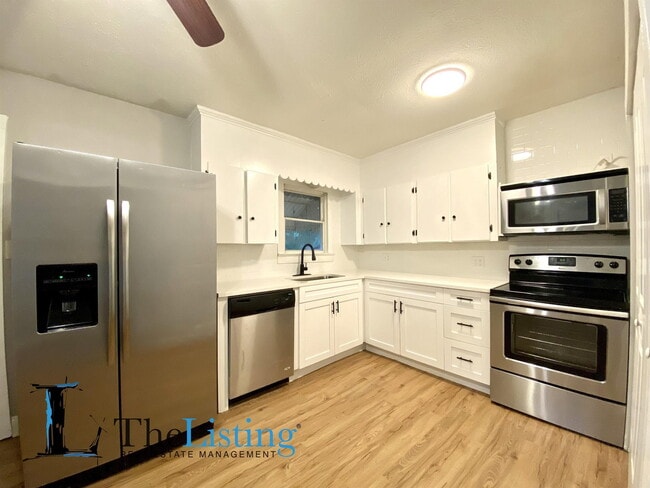 Building Photo - 10011 N Jasmine Ave