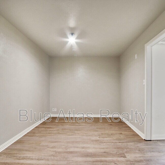 Building Photo - 4439 Altamesa Blvd