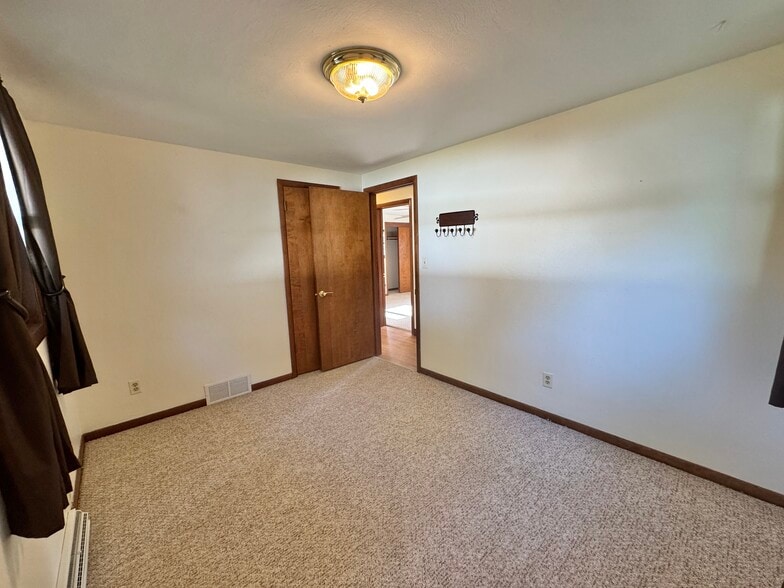 Bedroom - 1798 Chateau Dr