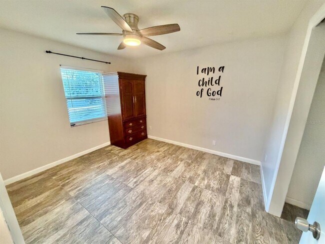 Building Photo - 653 Sherwood Dr