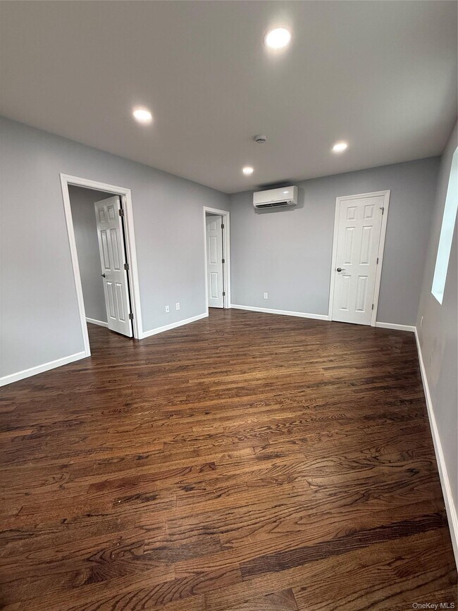 Building Photo - 19 Lee Ave