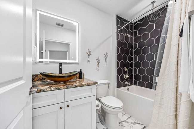 Building Photo - 605 Kemp St