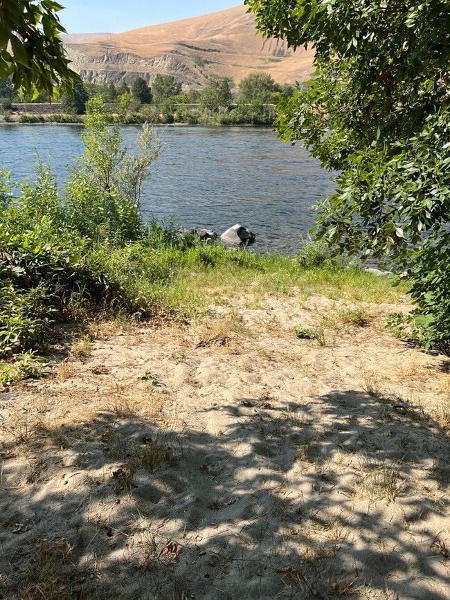 Building Photo - Custom Built Home on the Clearwater River - 20 minutes from Lewiston, ID